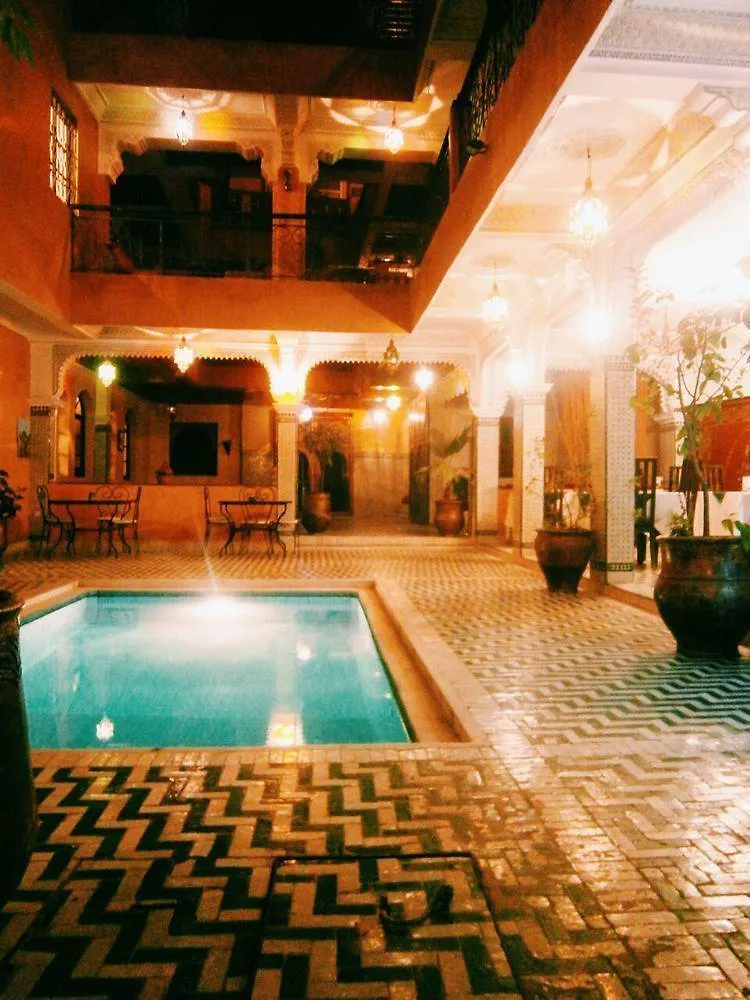 Albergue The Central House Marrakech Medina Marraquexe